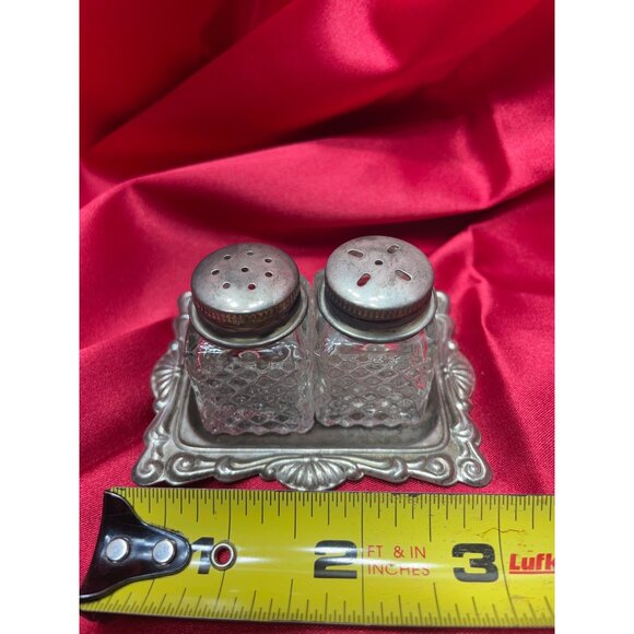 Silver Plated Place Setting Glass Salt & Pepper Shakers Platter Vintage Hong Kon - Picture 2 of 5